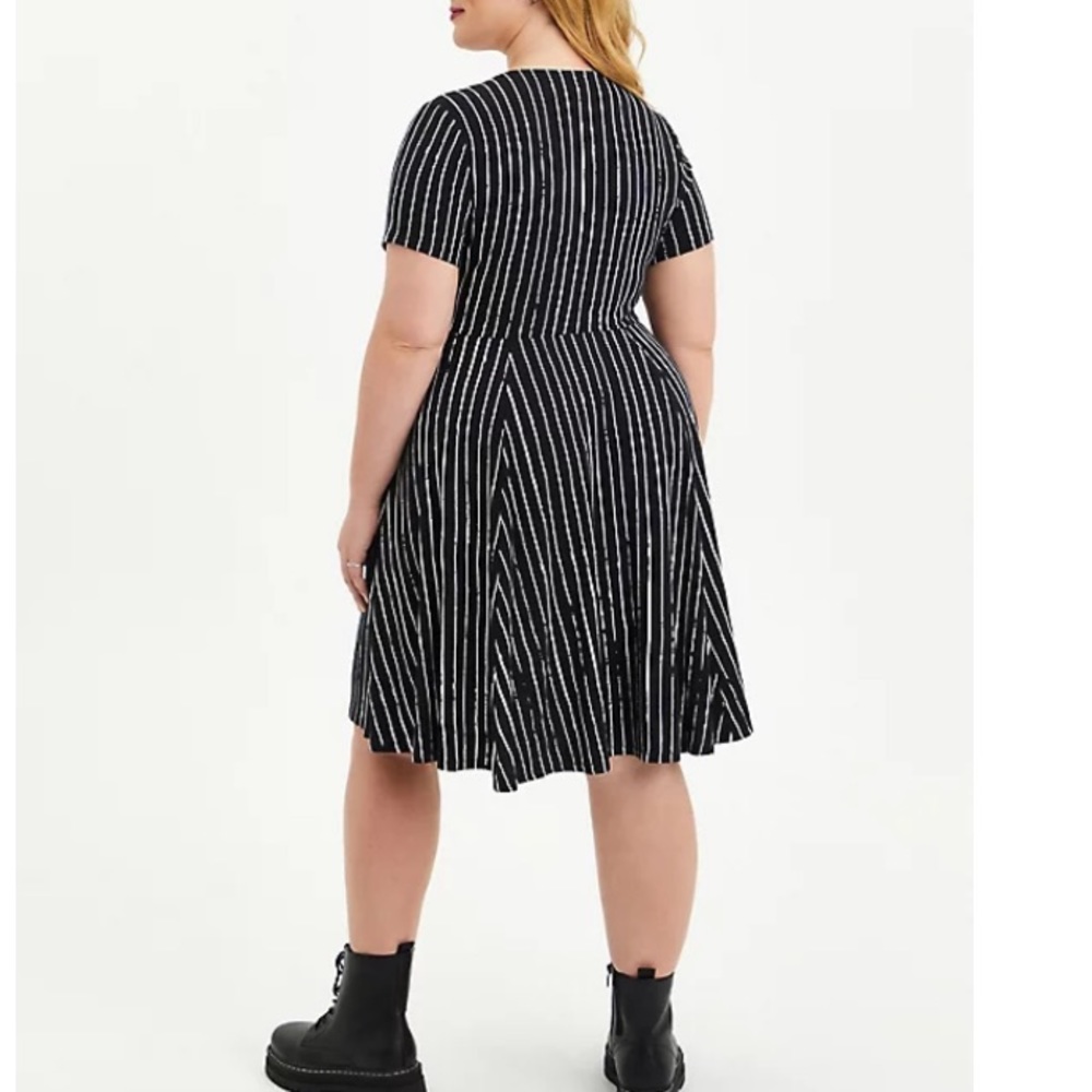TORRID NWT NIGHTMARE BEFORE CHRISTMAS JACK DRESS - Picture 5 of 7